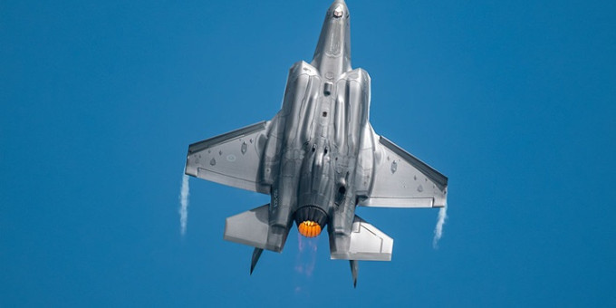 СМИ: у Пентагона проблемы — F-35 сжигает американские авианосцы