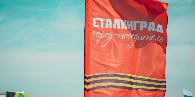 Скандал на всю РФ: что подростки сделали со знаменем Победы