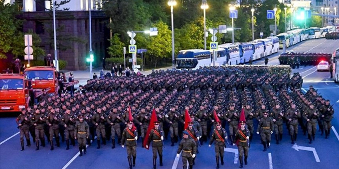 Кто из мировых лидеров внезапно решил лететь на парад в Москву