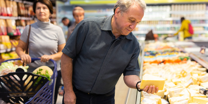 Ученые раскрыли, какой молочный продукт спасает от холестерина