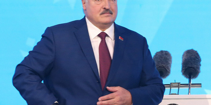 Лукашенко рассказал, что предложил сделать Макрону