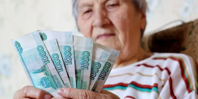 Летнее повышение пенсий: кто станет получать больше и на сколько