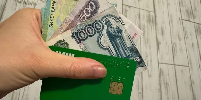 С июня карты «Мир» под контролем: что будет с пенсией
