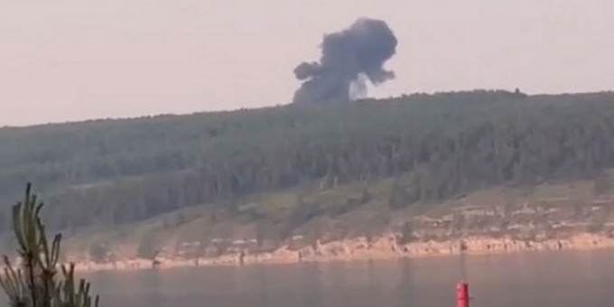 Момент крушения Ту-22М3 в Иркутской области попал в кадр