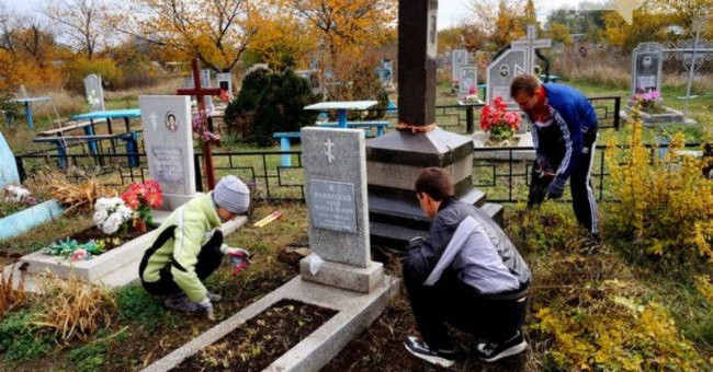 Кого обнаружили под землёй на кладбище — новость гремит в Сети