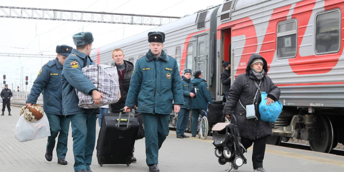 Сотни жителей ЛНР готовят к переселению
