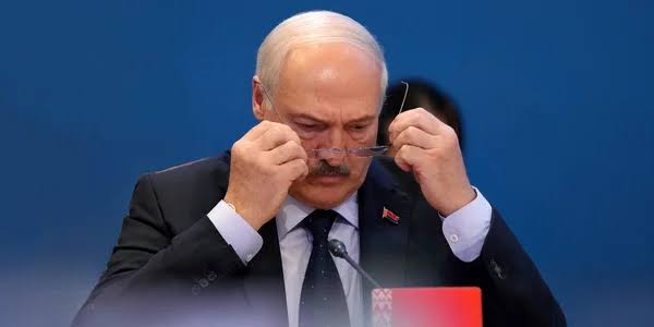 Лукашенко публично извинился перед Зеленским