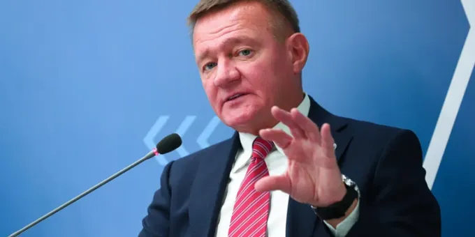 Неизвестные сняли ленту с букета от любовницы Старовойта на его могиле