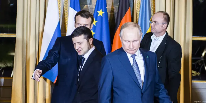 Песков раскрыл первые слова Путина Зеленскому на встрече в Париже
