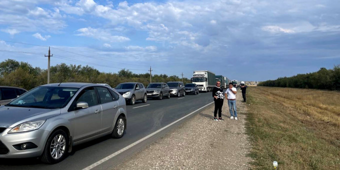 Политолог Мендкович объяснил запрет на въезд автомобилей из России в Казахстан