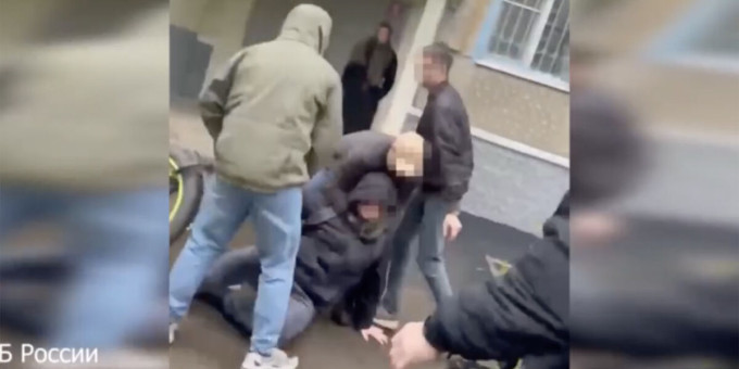 ФСБ показала задержание экстремиста "Вальтера" в Краснодаре