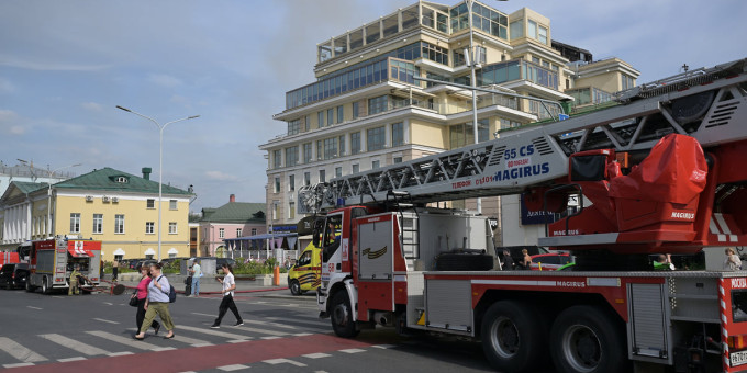 Площадь пожара в элитном ЖК на Страстном бульваре в Москве выросла вдвое