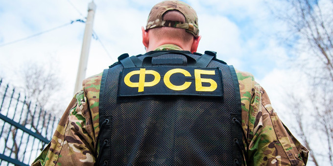В Крыму задержали женщину, заложившую взрывчатку для подрыва авто военного