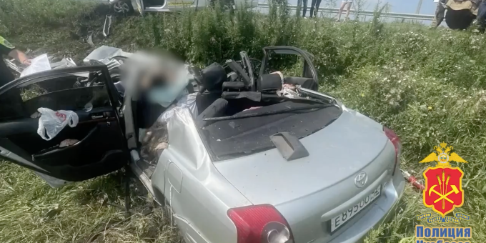 В Кузбассе водитель иномарки спровоцировал ДТП, погибли три человека