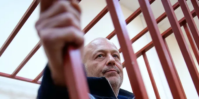 Экс-сенатора Сабадаша приговорили к 12 годам колонии строгого режима