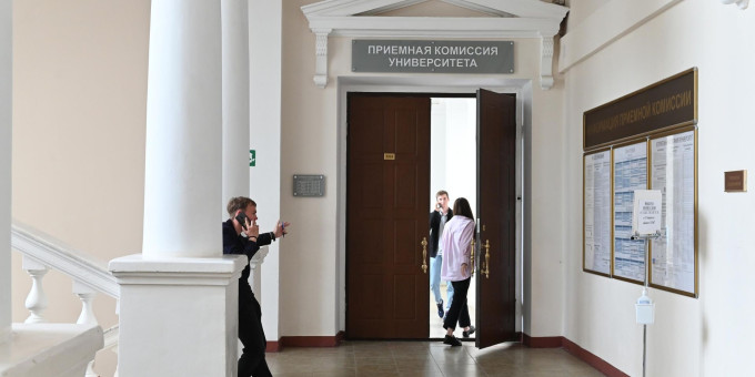 В Минобрнауки оценили ситуацию с поступлением выпускников в вузы