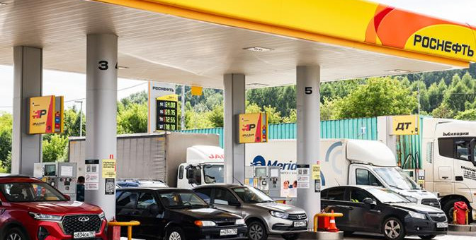 Кризис закончился: кто «выключил» атаки Украины на НПЗ? — СМИ