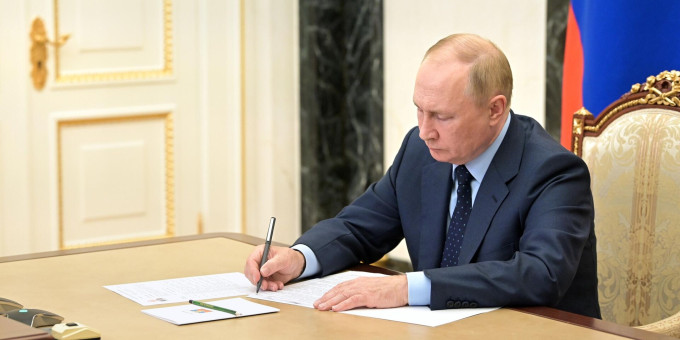 Путин подписал закон о мониторинге цен на продукты