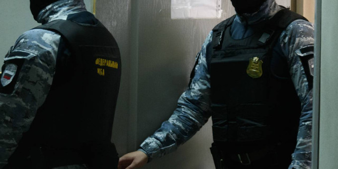 Драгоценности забрали у жены подозреваемого в поставках тухлой тушенки на СВО