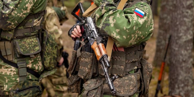 «Завладели оружием и угнали автомобиль»: бойцы СВО ликвидировали конвоира и сбежали из плена под Харьковом | Радио 1