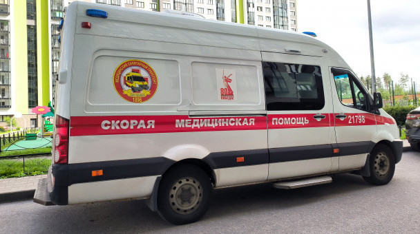 В Кудрово скорая приехала к ребенку, а мать налетела на фельдшера