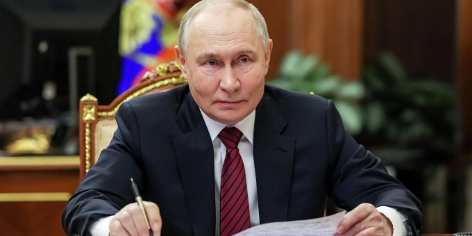 Путин отметил ослабление курса рубля
