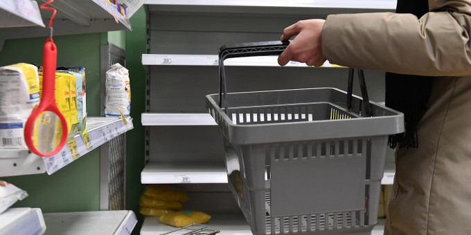 В Киев опустели полки магазинов: для жителей столицы ввели ограничения на продукты