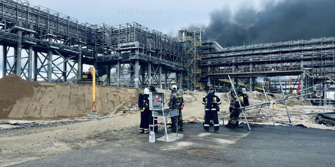 Причина пожара на Амурском ГХК еще не установлена, сообщил губернатор