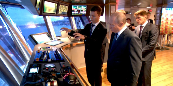 Путин приехал на Морской вокзал Владивостока