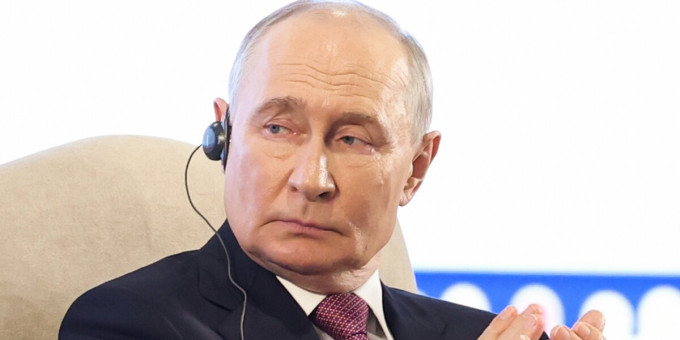 Путин заявил, что Запад разрушает инфраструктуру и захватывает суда ради лидерства