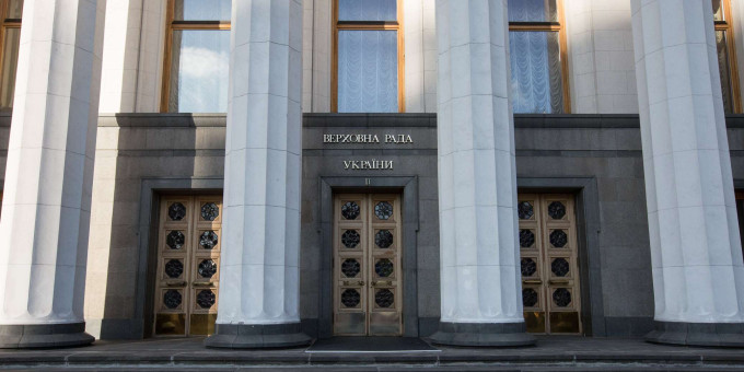 Зеленский "прикончил" карьеру своего соратника Кравченко, направив документ в Раду