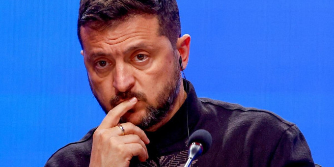 Удар в спину: у Зеленского отбирают власть