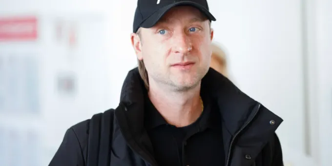 Плющенко не вернулся в Россию, попав в больницу