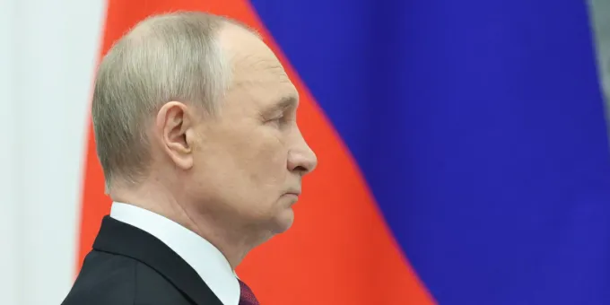 Путин посмертно наградил орденами Мужества погибших в Шебекине медиков