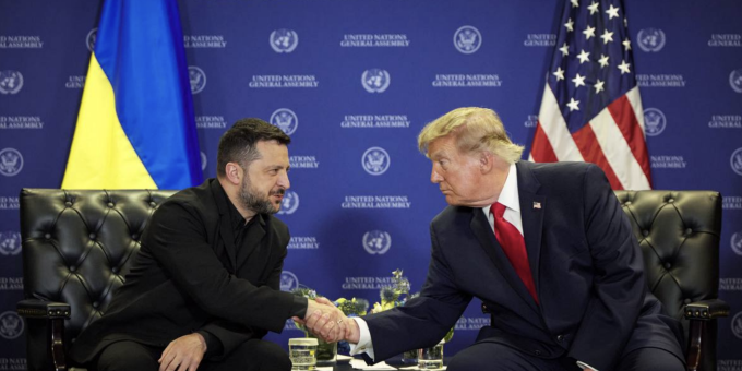 Трамп отправляет Зеленского в Москву: В развороте президента США увидели важный сигнал