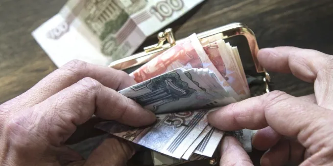 Повысят зарплату и пенсию: неожиданные сюрпризы ждут в октябре