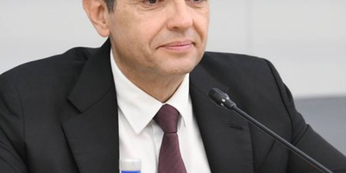 Экс-вице-премьер призвал Сербию поучиться противостоянию Запада у трех стран