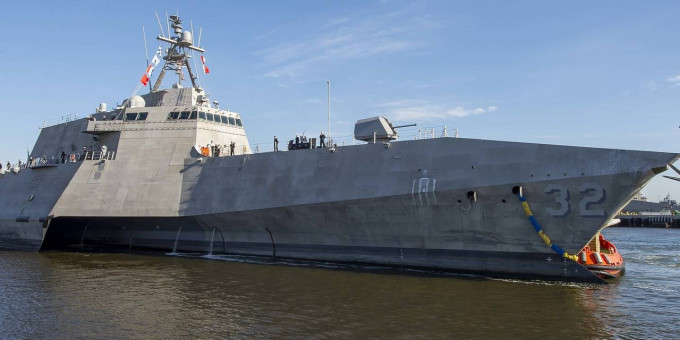 Над новейшим боевым кораблем ВМС США нависла угроза «катастрофической аварии»