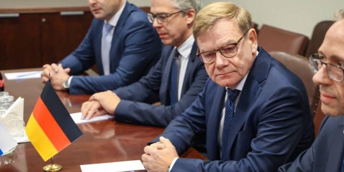 Правда глаза колет: зачем Вадефуль напросился на встречу к Лаврову