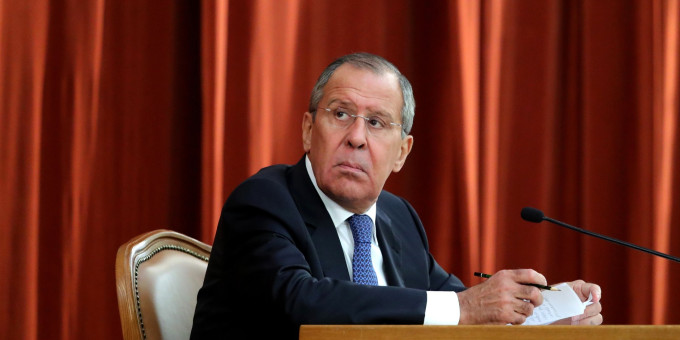 Главу МИД Германии высмеяли за жест на встрече с Лавровым