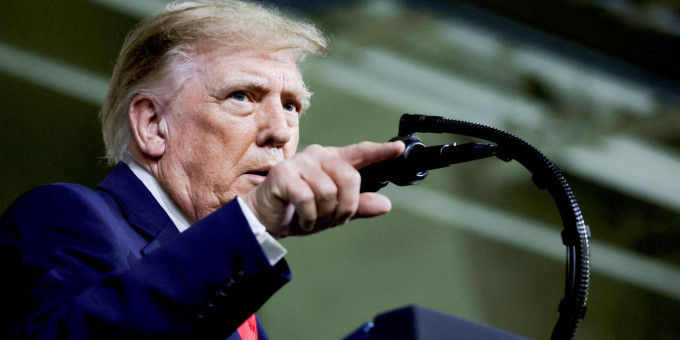 Трамп заявил, что Европу пожирают заживо