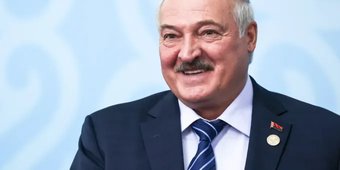 Лукашенко пошутил над Пашиняном на саммите СНГ