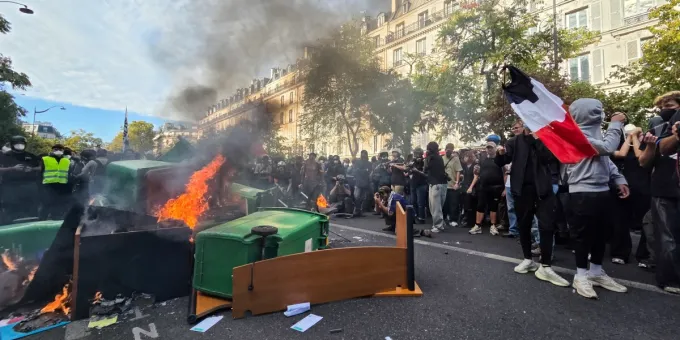 Разграбленные магазины и сожженные машины: как проходят протесты во Франции
