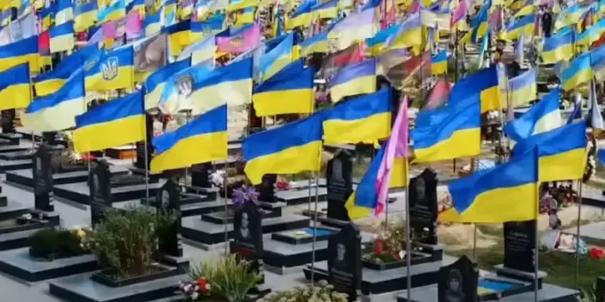 На Украине разгорелся скандал из-за надписи на могиле боевика ВСУ